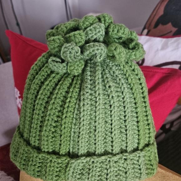 Winter hat - Grinch inspired - Picture 4 of 11
